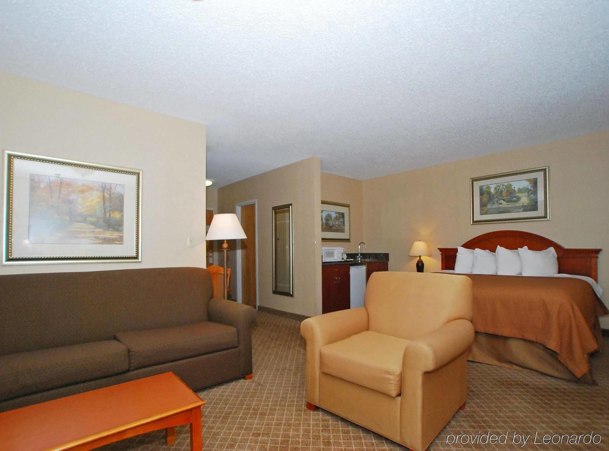 Four Points By Sheraton Omaha Midtown Room photo